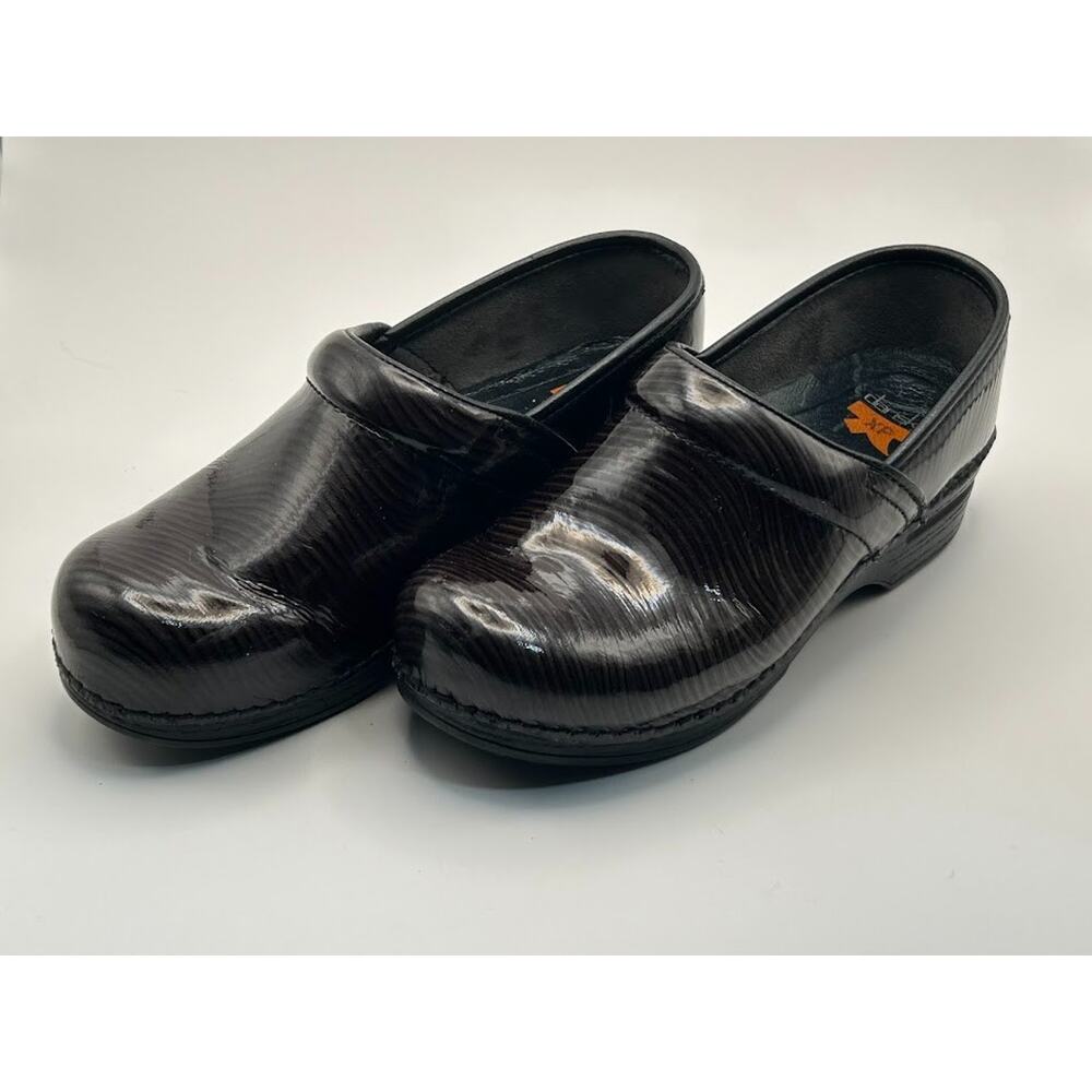 Dansko XP Slip Resistant Patent Leather Clog EU 38
